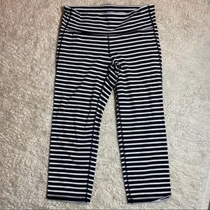 Athleta crop Capri striped black & white legging M